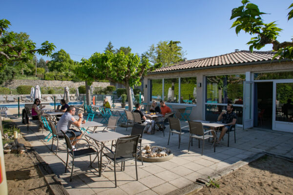 Hôtel Clos des Bruyères Vallon Pont d'Arc | Petit-déjeuner en terrasse